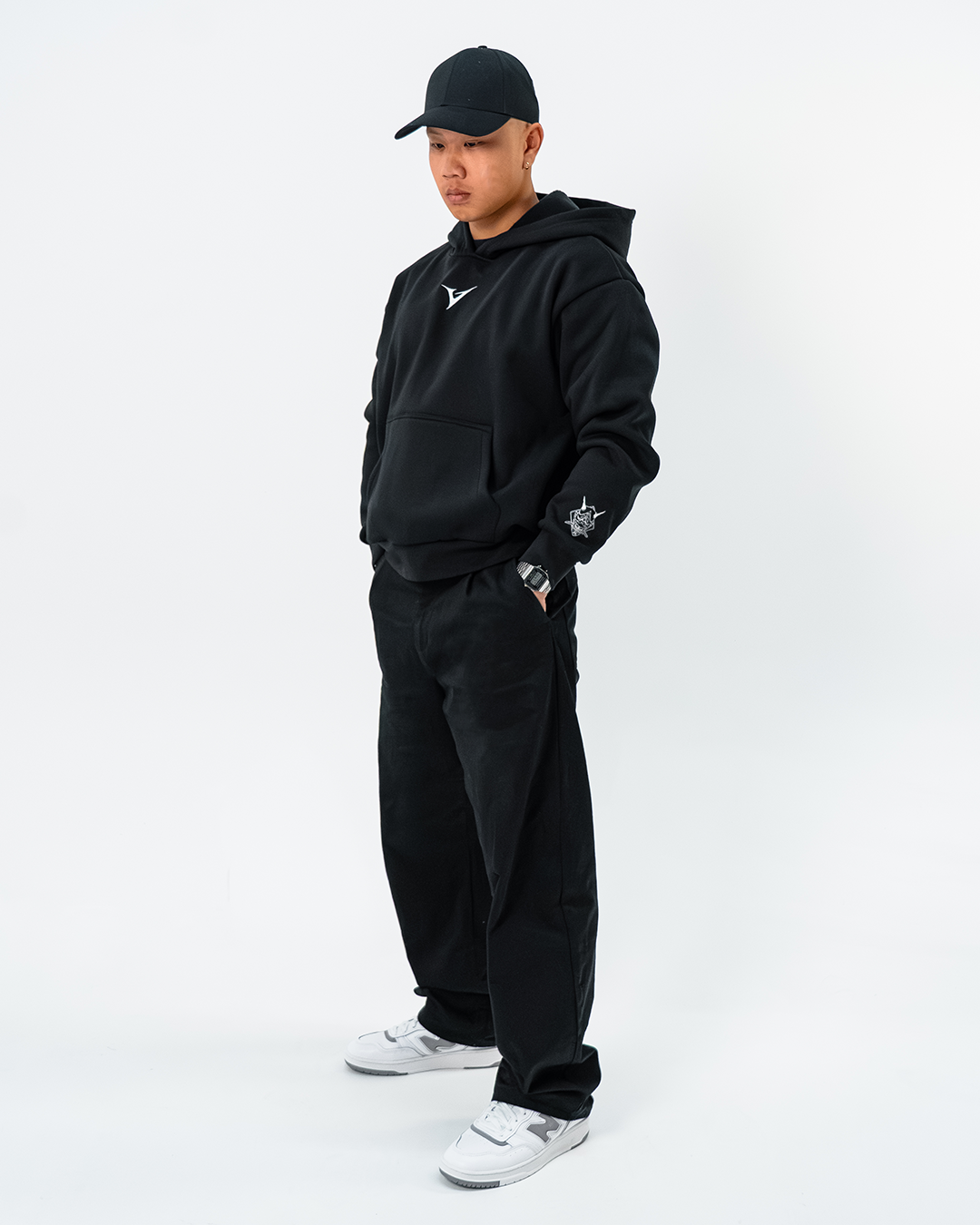 WORLD CONQUERORS HOODIE - BLACK