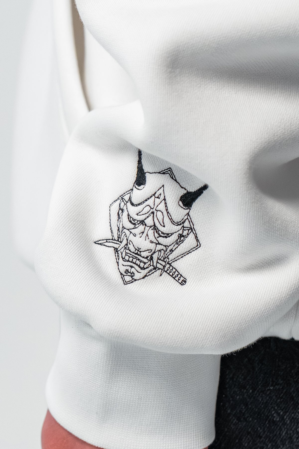 CONQUEROR HOODIE - WHITE