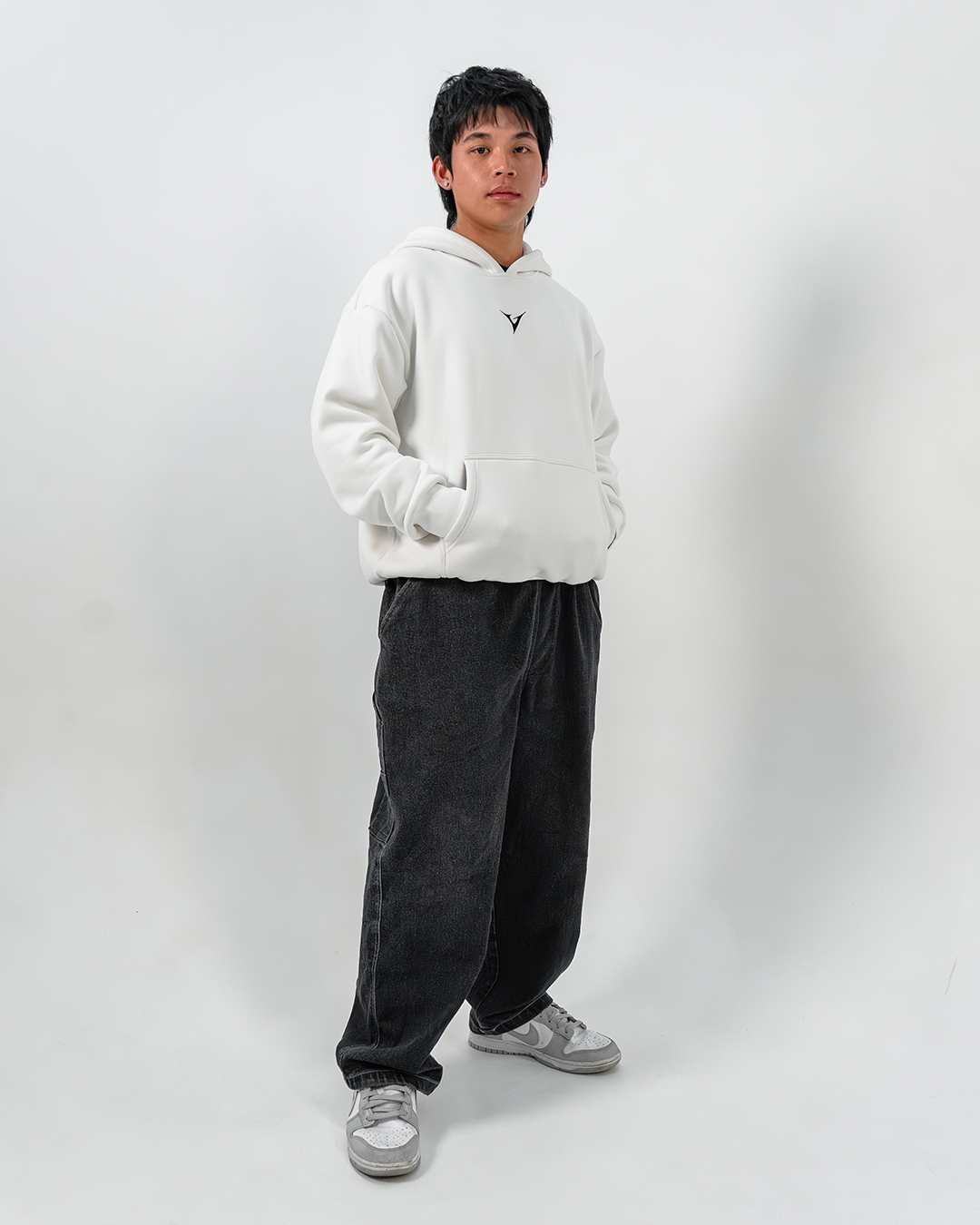 WORLD CONQUERORS HOODIE - WHITE